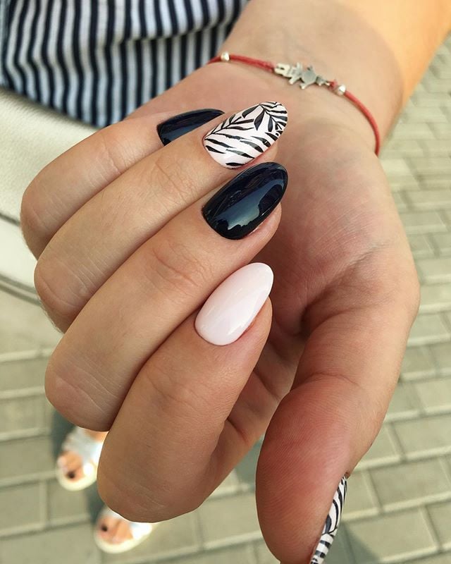 Манікюр з малюнком чорний на довгі нігті, фото - Нігтьова студія Poly Nail