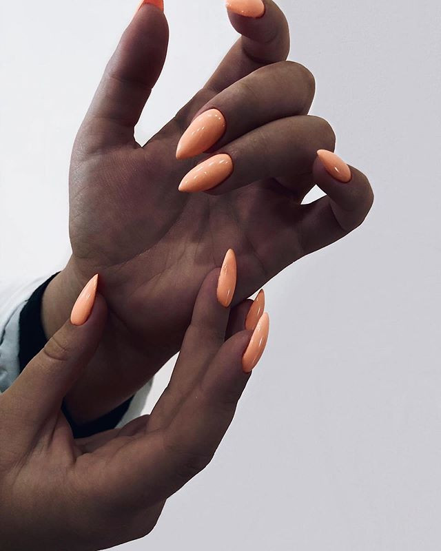 Яскравий манікюр на довгі нігті помаранчевий, фото - Нігтьова студія Poly Nail
