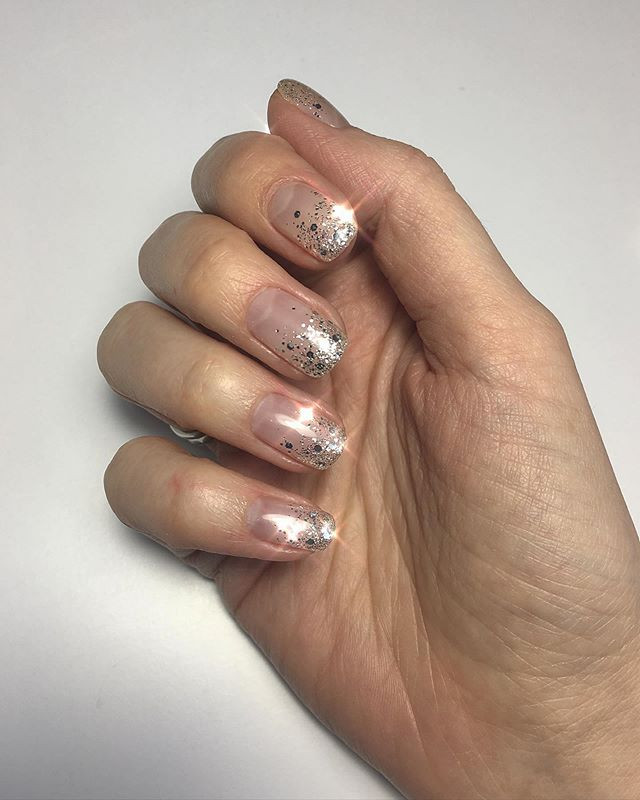 Манікюр з блискітками прозорий блискучий, фото - Нігтьова студія Poly Nail