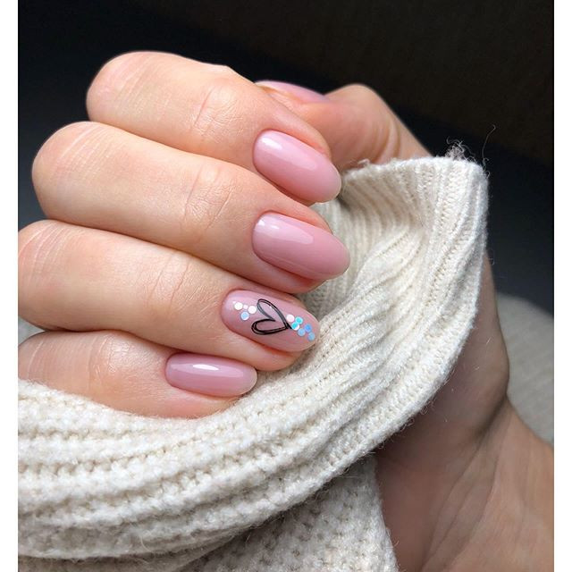Манікюр на короткі нігті ніжний з блискітками, фото - Студія краси Pilka nails