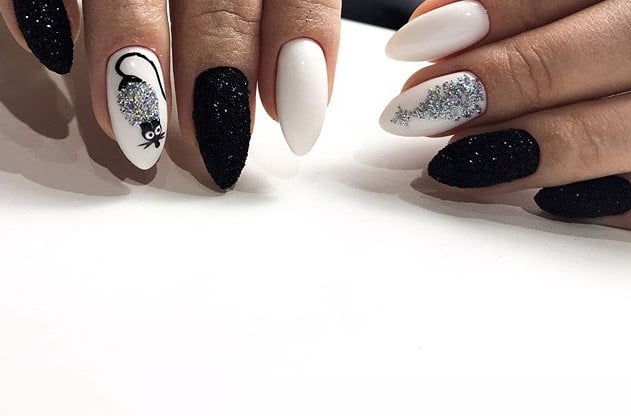 Маникюр с рисунком на острые ногти, фото -  White Nail Art
