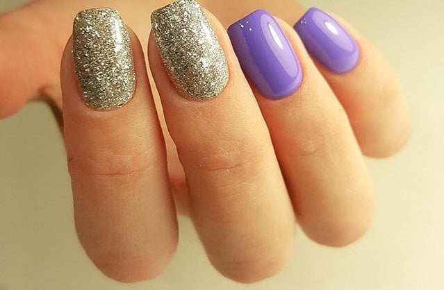 Маникюр на квадратные ногти фиолетовый блестящий, фото -  White Nail Art