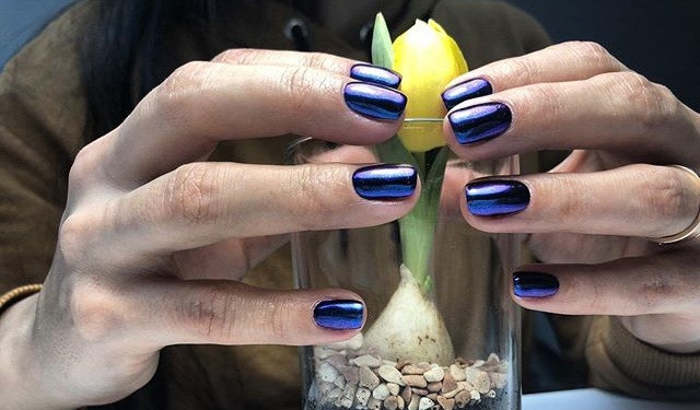Манікюр на короткі нігті синій квадратні, фото - Нігтьова студія Nails Design Club