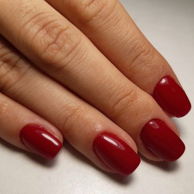Классический маникюр красный яркий, фото - Ногтевая студия Nails-Up