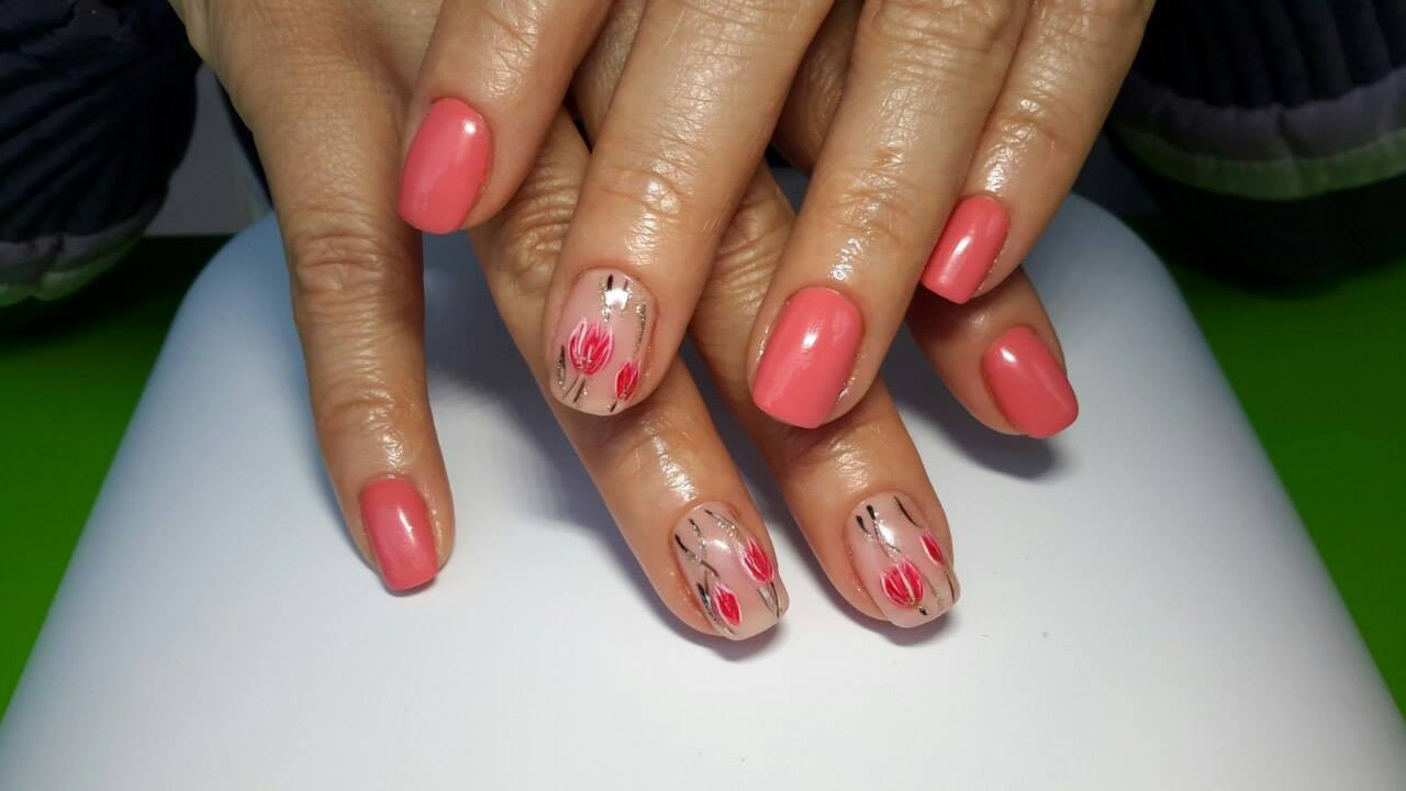 Маникюр с рисунком розовый цветами, фото - Ногтевая студия Manicure Lounge