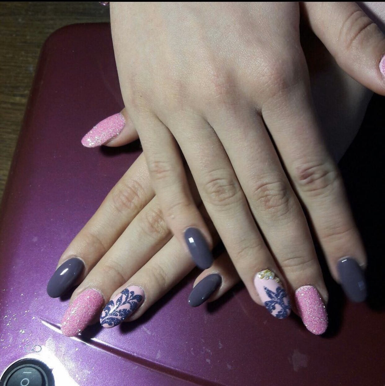 Манікюр з блискітками малюнком рожевий, фото - Майстер манікюру Алёна Гончарова