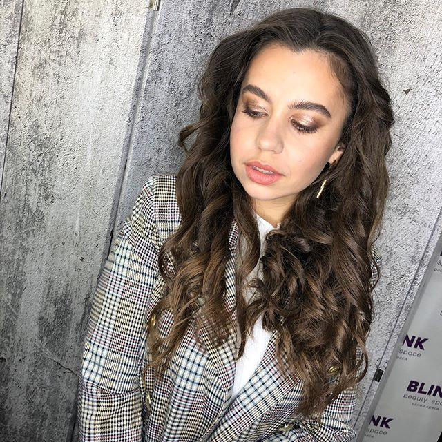 Жіноча стрижка укладка волосся на довге, фото - Студія краси Blink Beauty Space