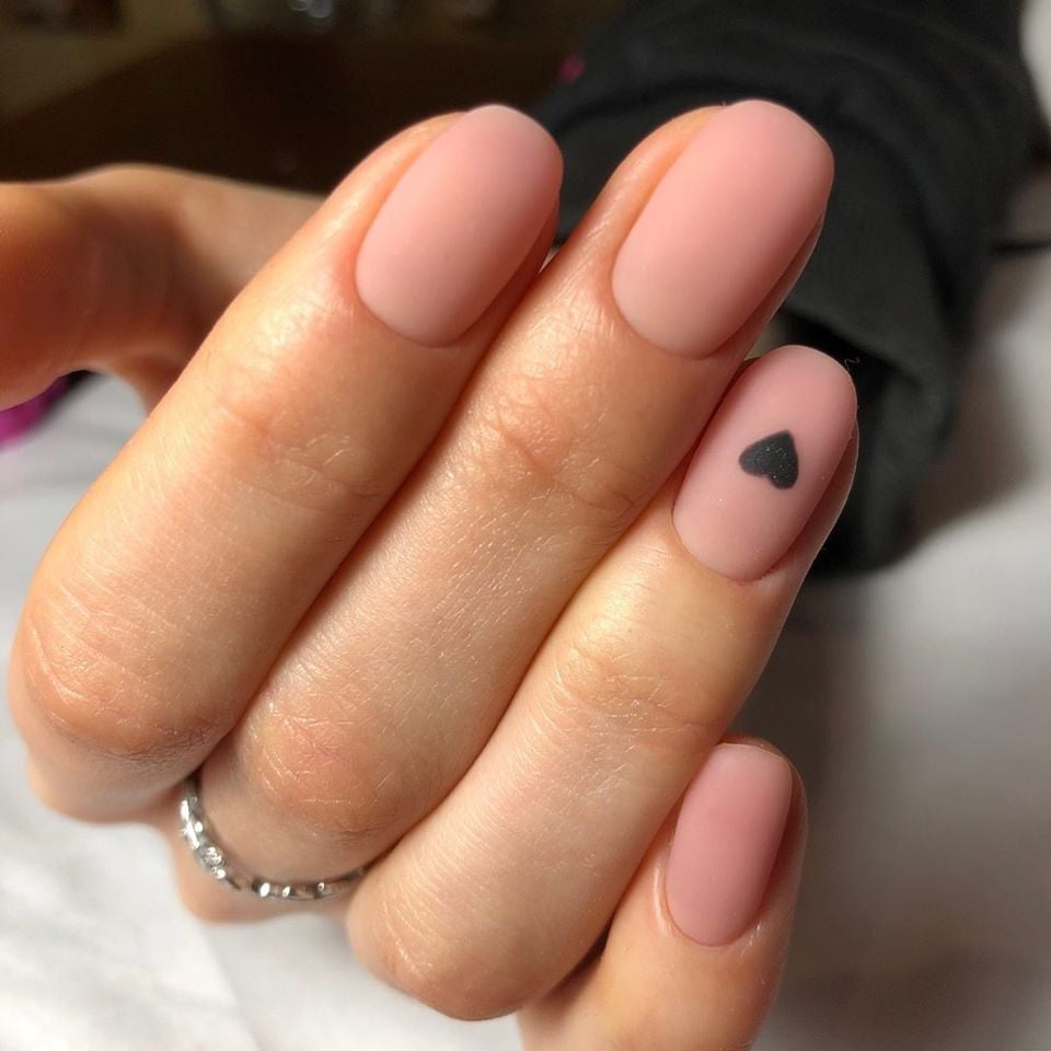 Нежный маникюр матовый розовый, фото - Студия красоты Beauty Blonde Lady