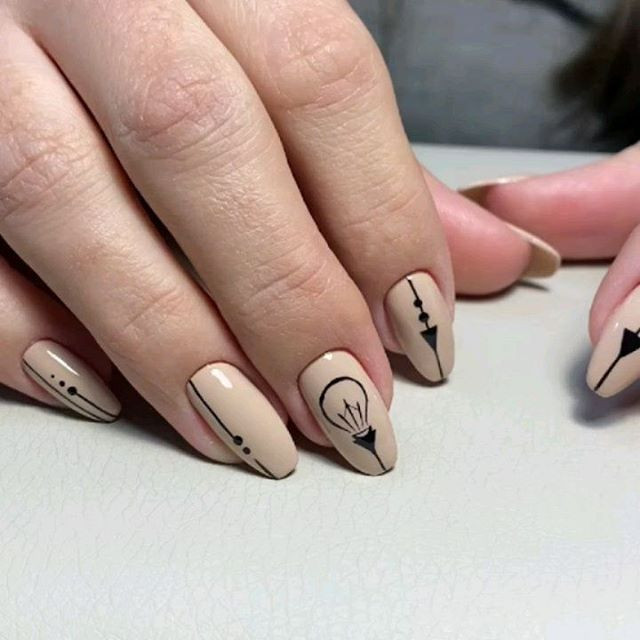 Нюдовый маникюр с рисунком абстракция, фото - Студия красоты Honey Beauty Bar