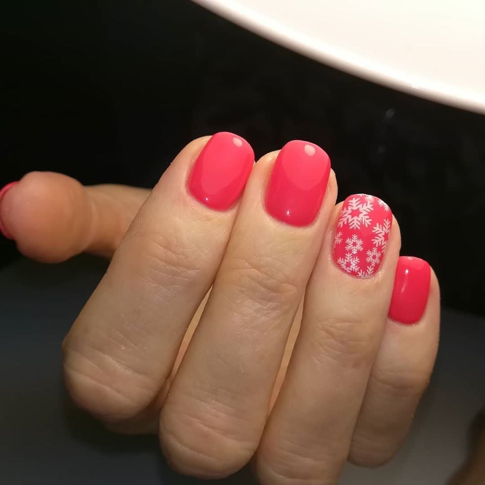 Маникюр с рисунком зима яркий, фото - Ногтевая студия Beautynails