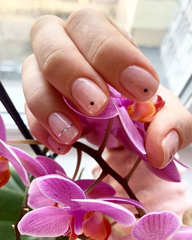 Ніжний манікюр нюдовий прозорий, фото - Нігтьова студія Nail-Studio