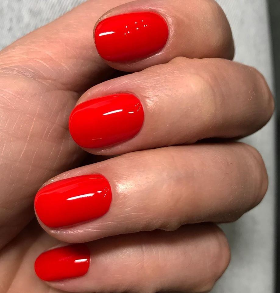 Классический маникюр красный на короткие ногти, фото - Студия красоты Icon Beauty