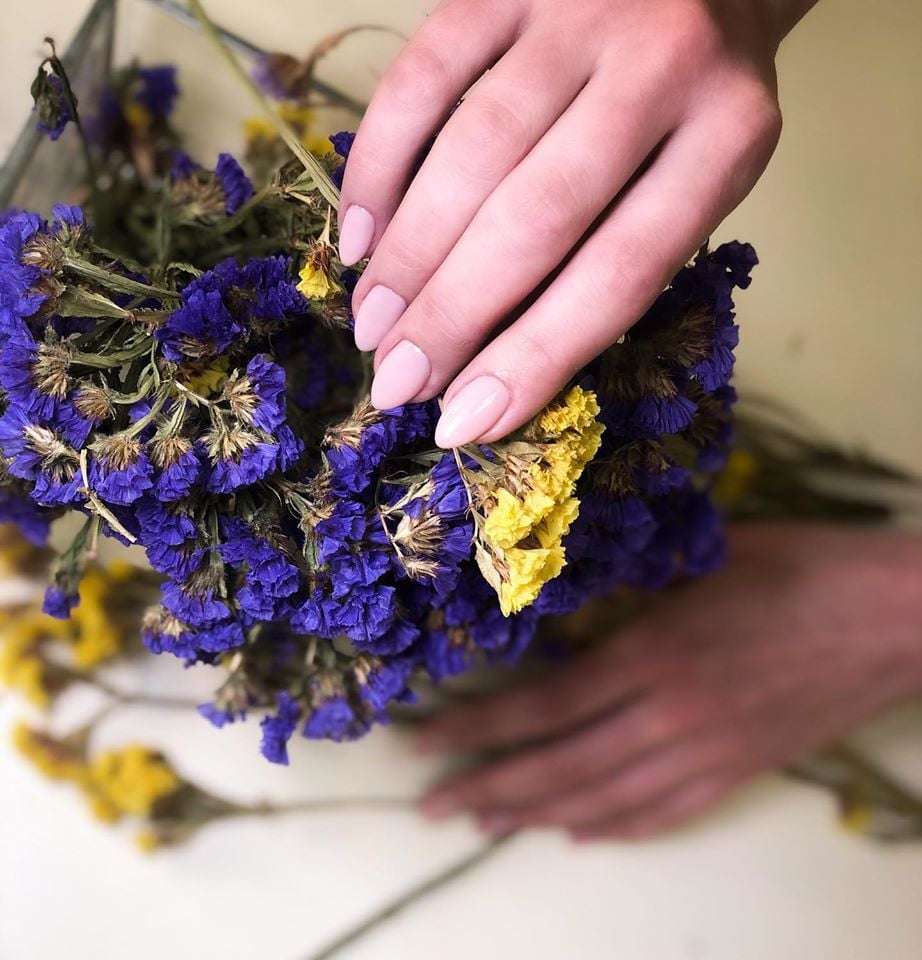 Нежный маникюр нюдовый однотонный (монохромный), фото - Студия красоты Mary Beauty Studio