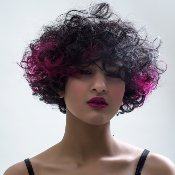 Женская стрижка с челкой на кудрявые волосы, фото - Парикмахер Павел Смирнов