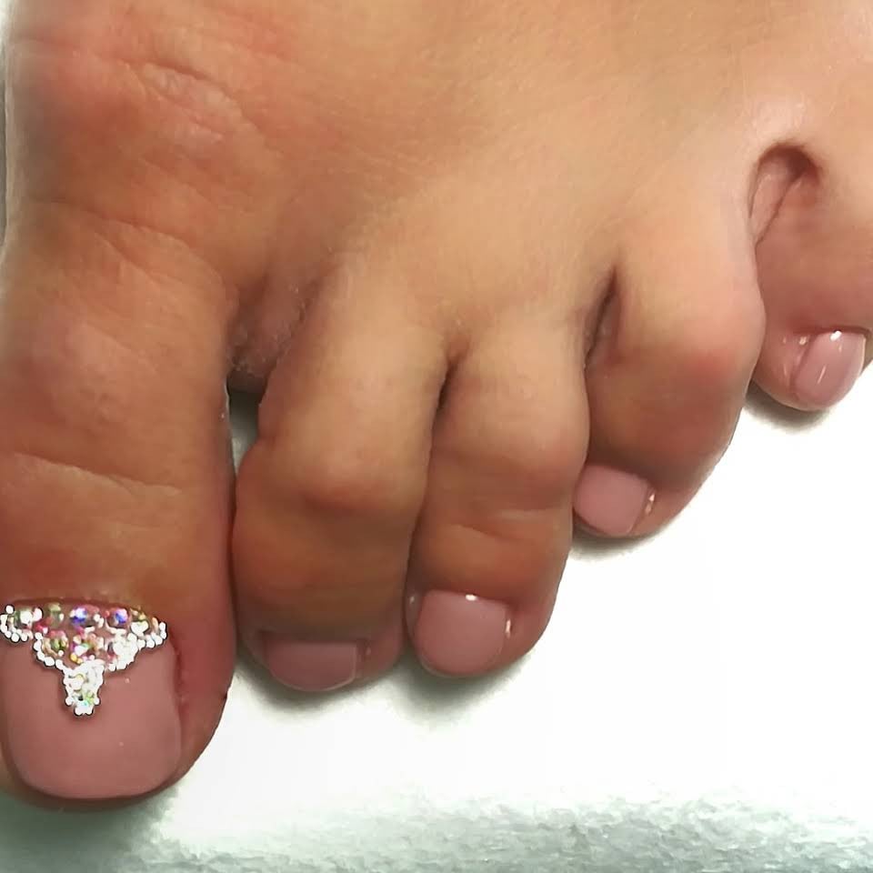 Педикюр красивый с дизайном, фото - Ногтевая студия UMAX-Nails