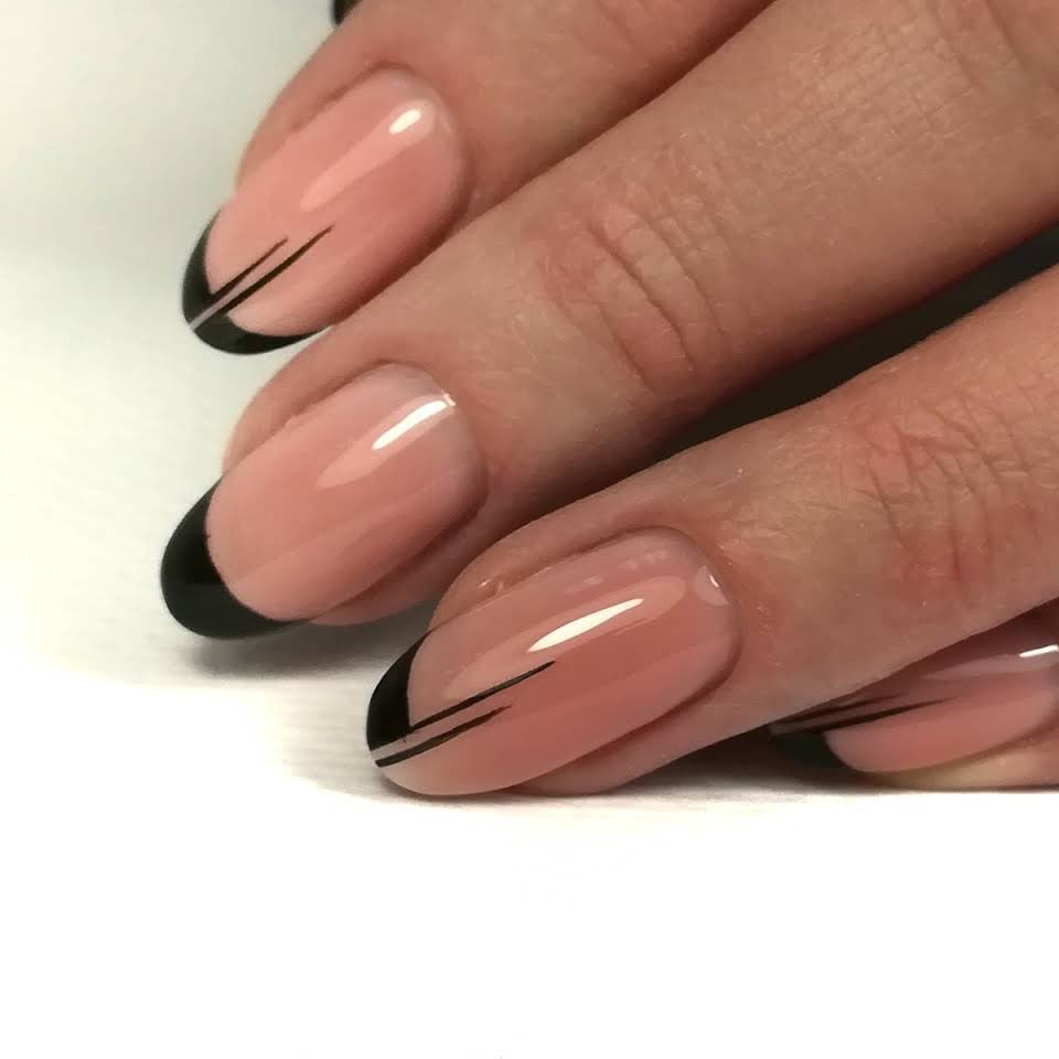 Нюдовий манікюр чорний френч, фото - Нігтьова студія UMAX-Nails