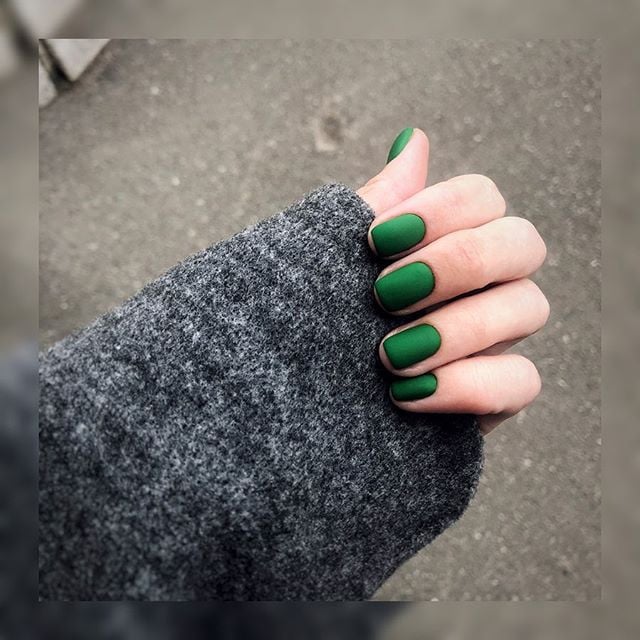 Манікюр на короткі нігті матовий однотонний (монохромний), фото - Нігтьова студія Ju Ju Manic