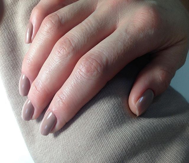 Нюдовий манікюр бежевий світлий, фото - Нігтьова студія Nailsflow