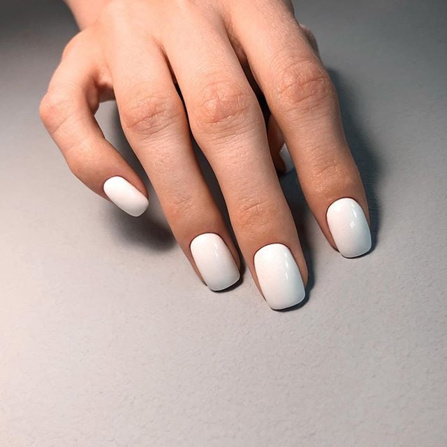 Білий манікюр на короткі нігті ніжний, фото - Студія краси Manik.a.n