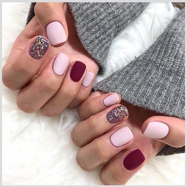 Манікюр з блискітками бордовий матовий, фото - Студія краси Beauty Bar Iren Antoniuk