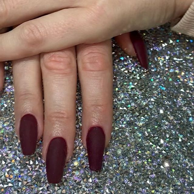 Бордовый маникюр матовый на длинные ногти, фото - Студия красоты Beauty Bar Iren Antoniuk