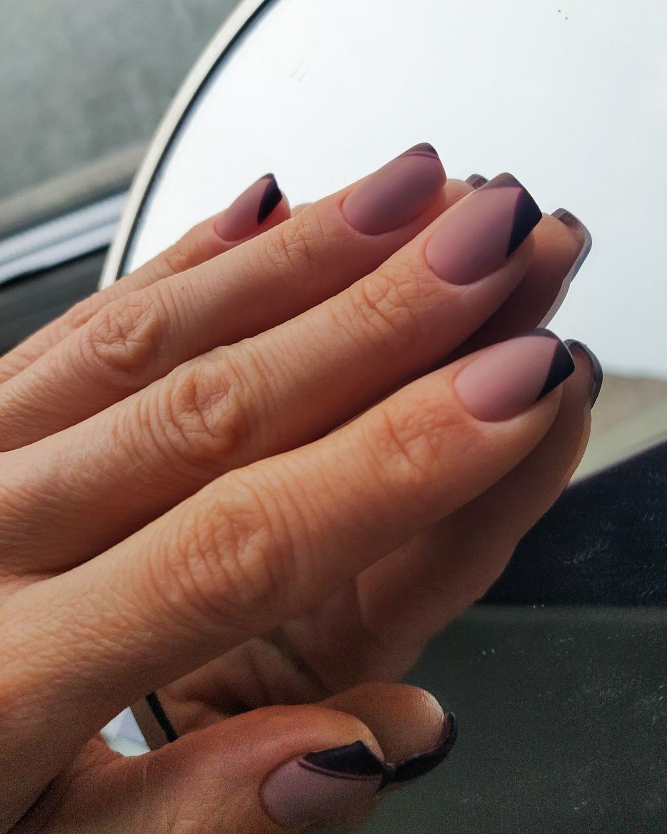 Нюдовий манікюр матовий геометрія, фото - Нігтьова студія Shablevskaya Nails