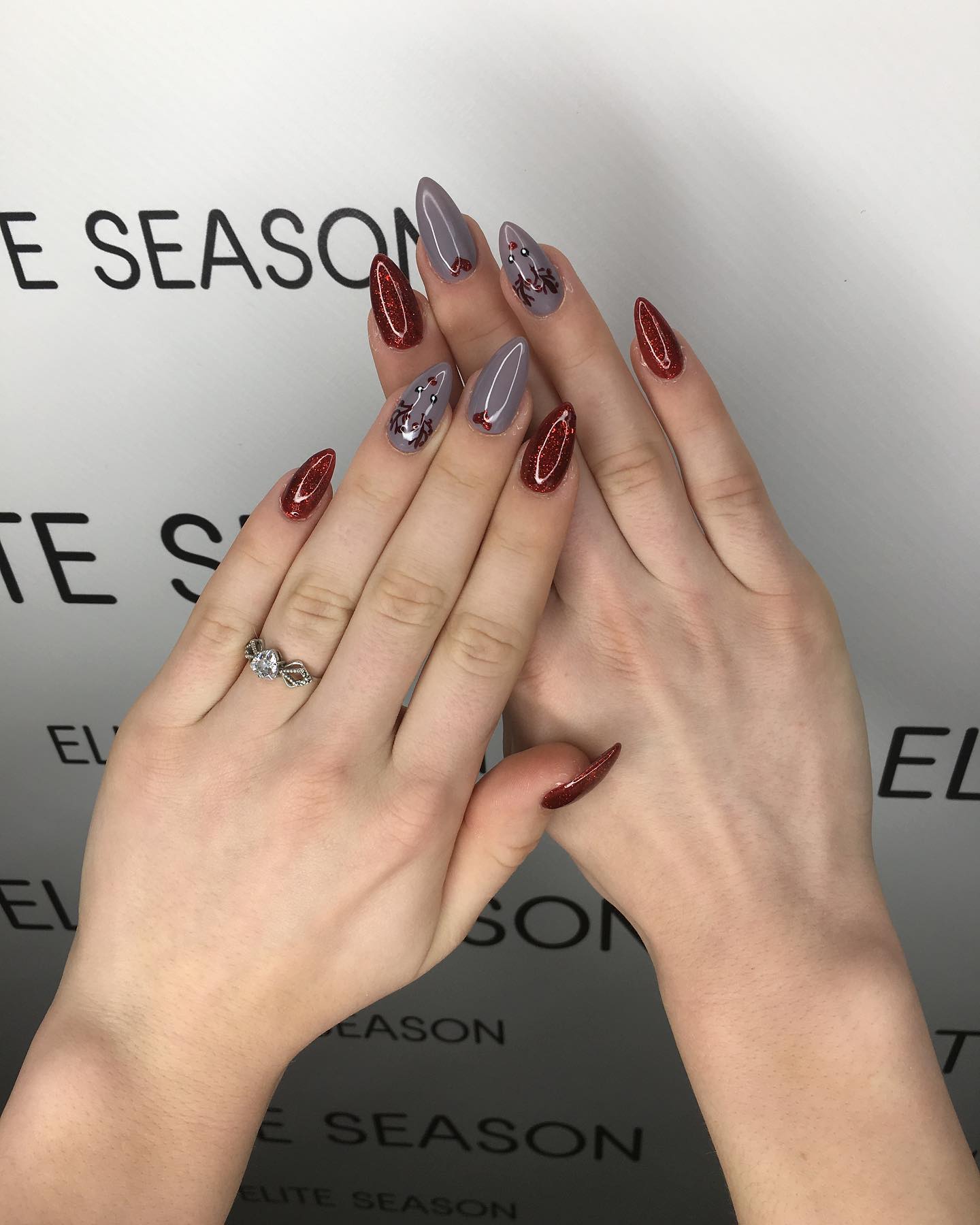 Манікюр з блискітками малюнком на довгі нігті, фото - Студія краси Elite Season