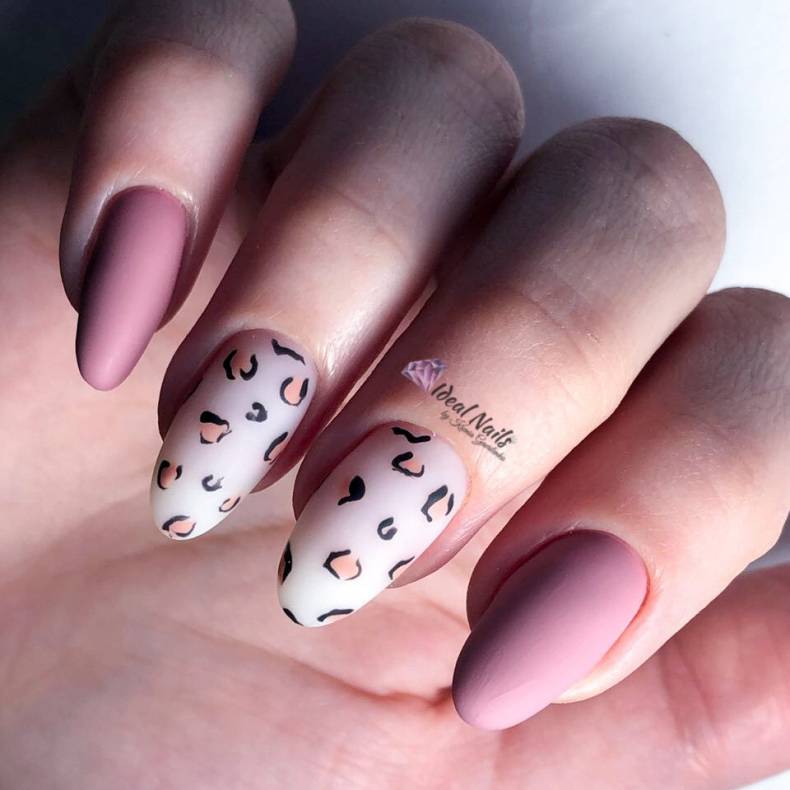 Манікюр з малюнком мигдаль матовий, фото -  Ideal Nails