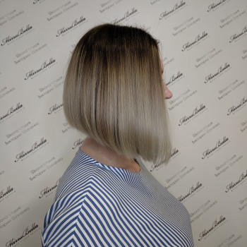 Стрижка женская
                    Перукар Виктория Шевченко Київ