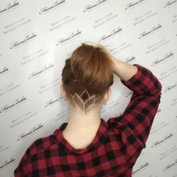 Стрижка женская
                    Перукар Виктория Шевченко Київ