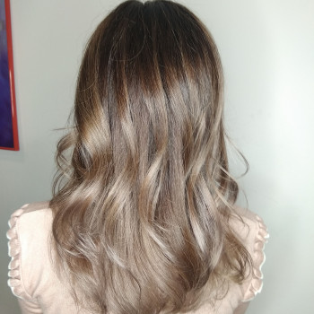 Окрашивание шатуш, айртач (airtouch)
                    Парикмахер Виктория Шевченко Киев