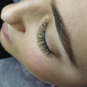 Наращивание ресниц, объем 2d