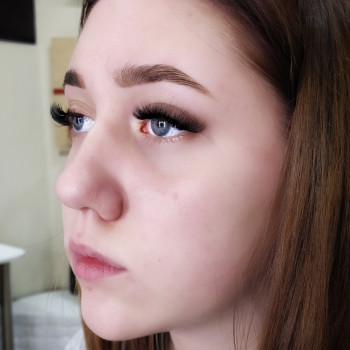 Коррекция и окрашивание бровей
                    Візажист Оксана Чернігів