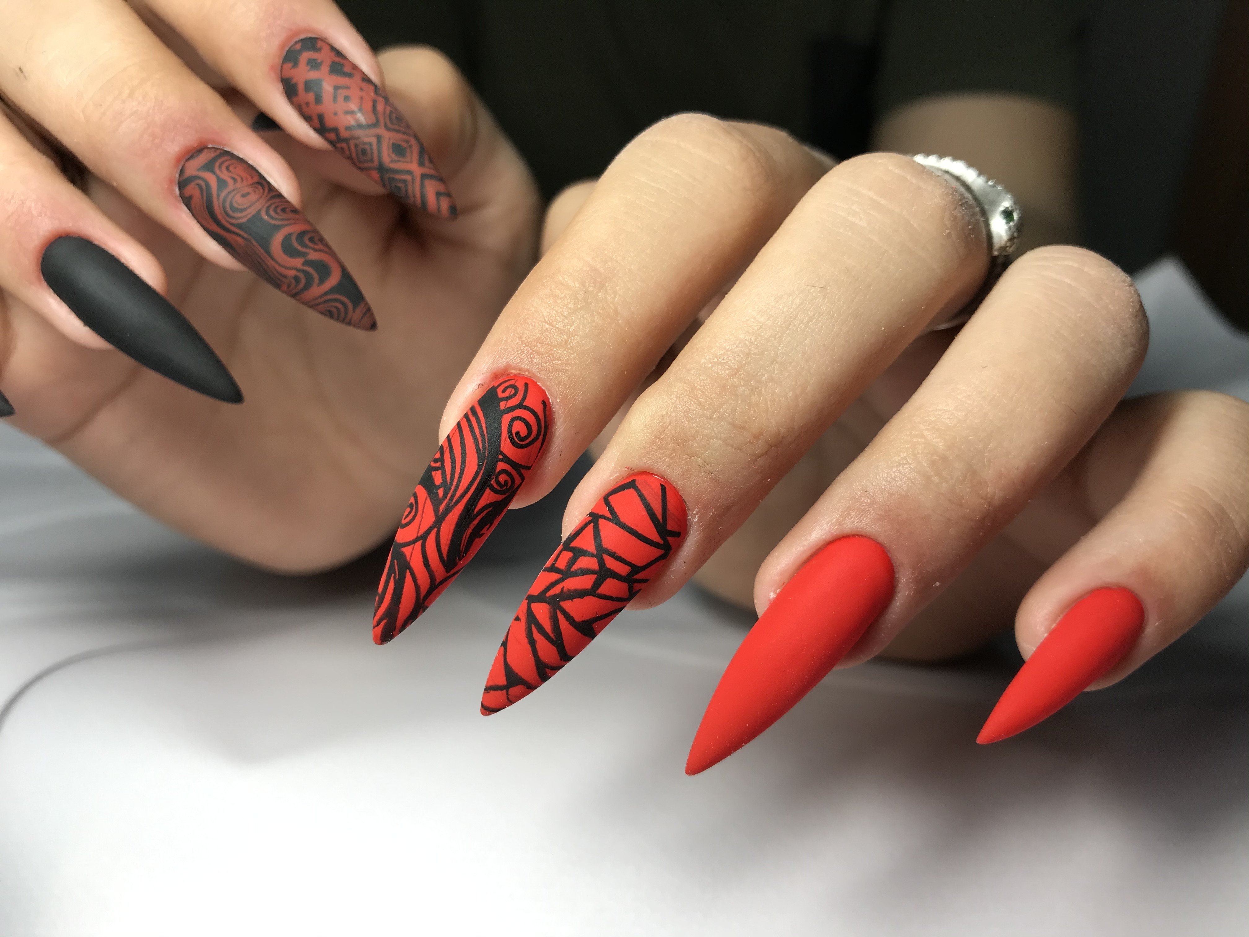 Красный маникюр черный матовый, фото - Мастер маникюра Алена Кононенко