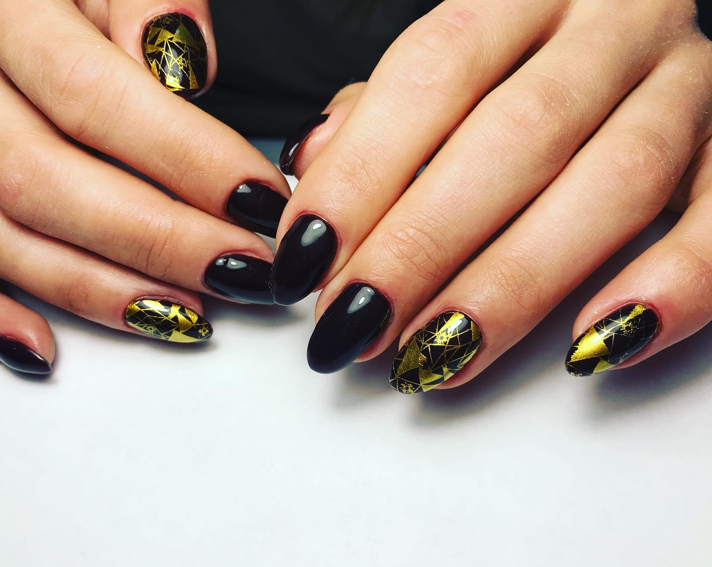 Маникюр с блестками рисунком черный, фото - Мастер маникюра Алена Кононенко