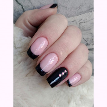 Черный маникюр со стразами с камнями, фото - Мастер маникюра Алина