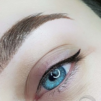 Классическая стрелка, стрелка с тушевкой или межресничка