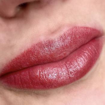 Губы в акварельной технике