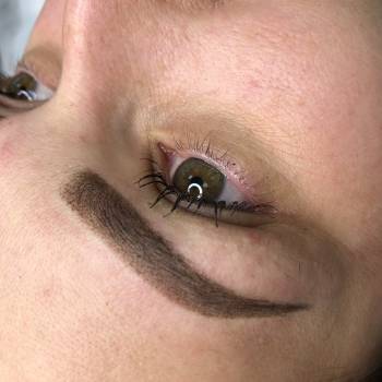 Перманентный макияж бровей