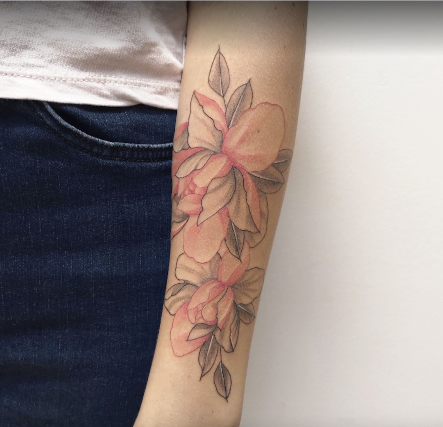 Для дівчат на руці передпліччі, фото - Тату салон Cartel Tattoo