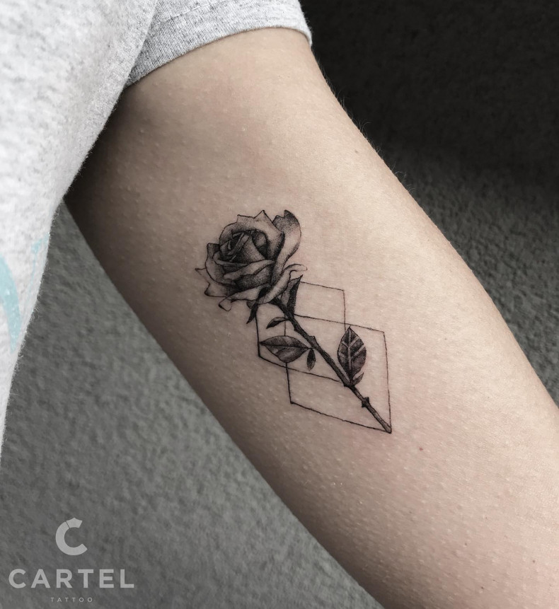 Женские на предплечье роза, фото - Тату салон Cartel Tattoo