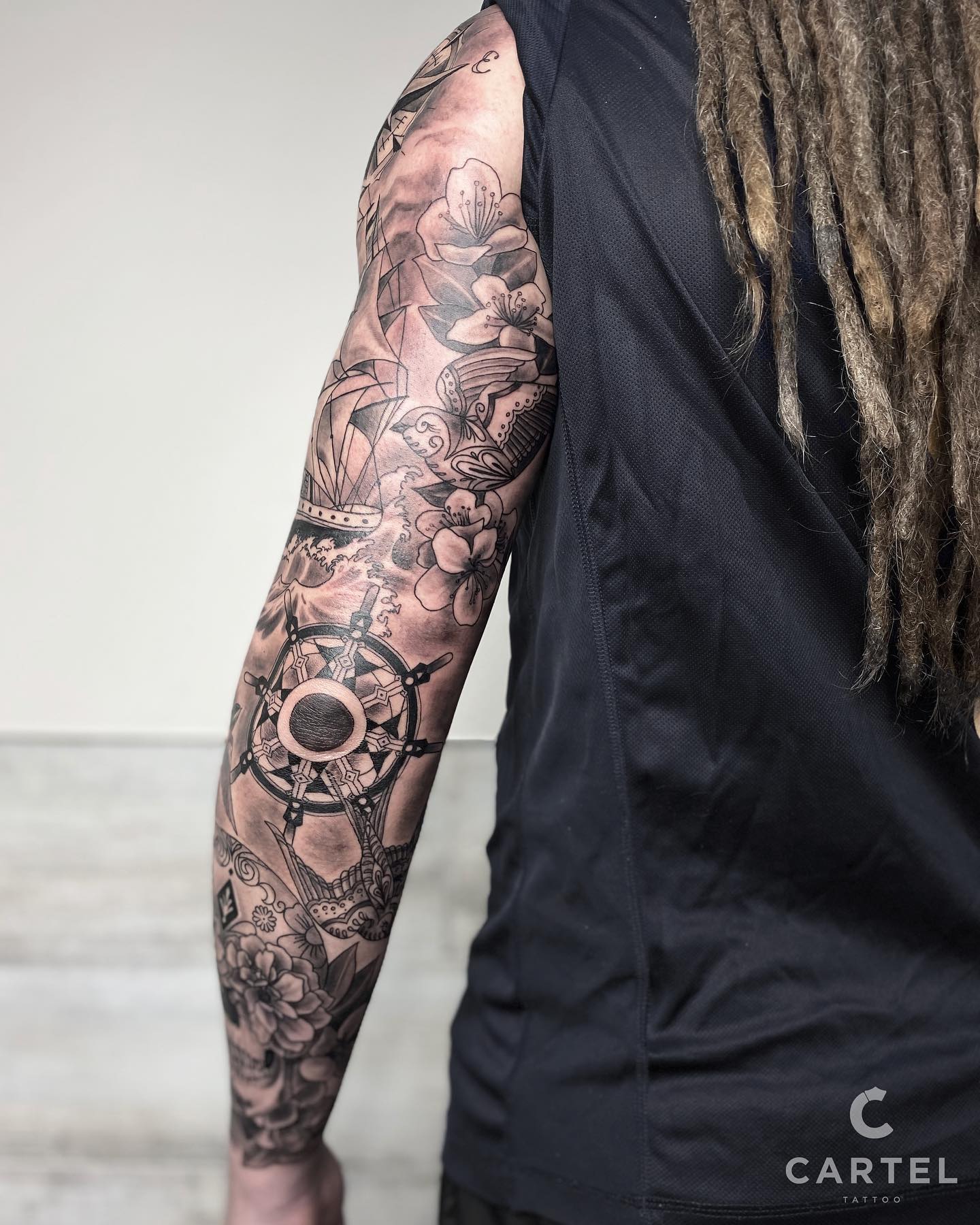 Для хлопців на руці рукав, фото - Тату салон Cartel Tattoo