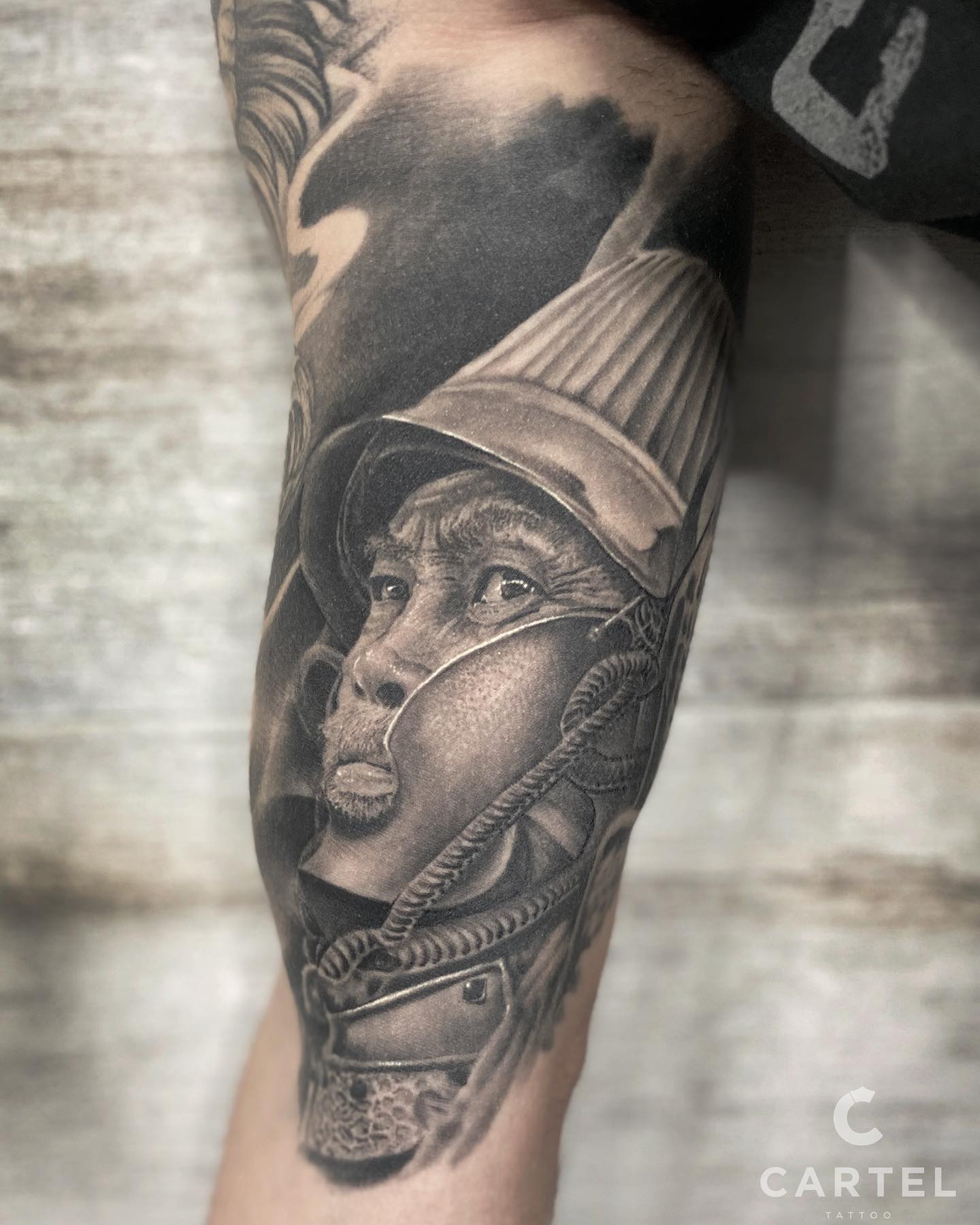 Для хлопців на передпліччі реалізм, фото - Тату салон Cartel Tattoo