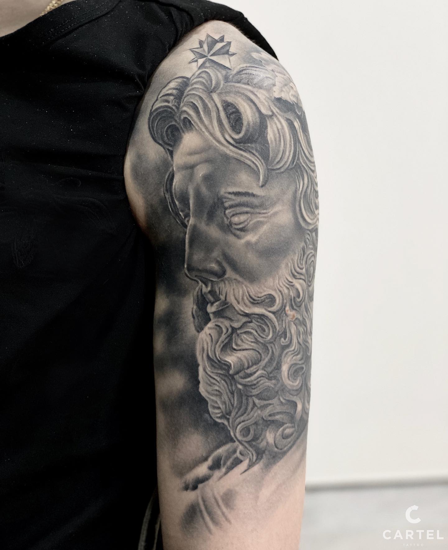 Для хлопців на плечі рукав, фото - Тату салон Cartel Tattoo