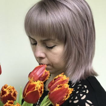 Платиновый блонд жемчужный с темными корнями, фото - Салон красоты Лия