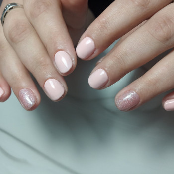 Аппаратный маникюр, выравнивание ногтевой пластины, покрытие гель лаком
                    Майстер манікюру Виктория Михайлова Маріуполь