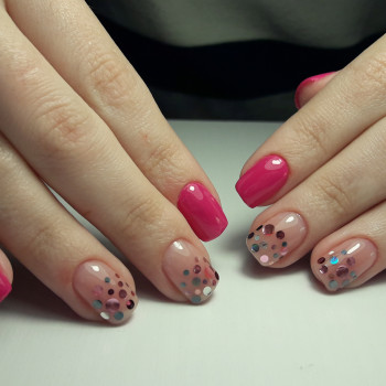 Аппаратный маникюр, выравнивание ногтевой пластины, покрытие гель лаком
                    Майстер манікюру Виктория Михайлова Маріуполь