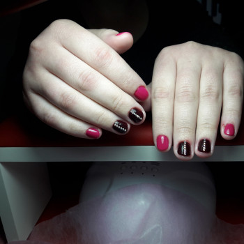 Аппаратный маникюр, выравнивание ногтевой пластины, покрытие гель лаком
                    Майстер манікюру Виктория Михайлова Маріуполь