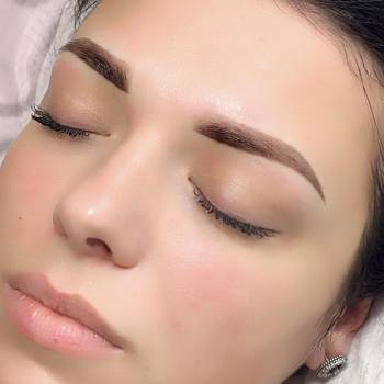 Перманентный макияж бровей