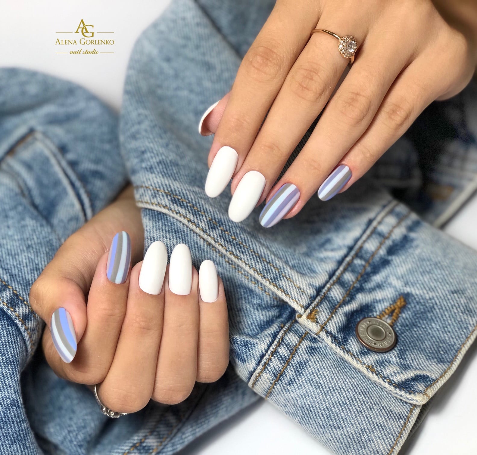 Білий манікюр різнокольоровий зі смужками, фото - Нігтьова студія AG nail studio